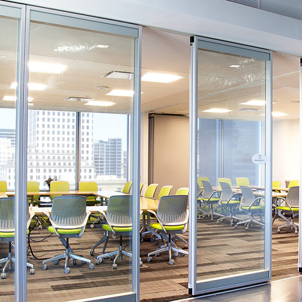 Modernfold-acousti-clear-room-partitions - Glass Walls And Operable 